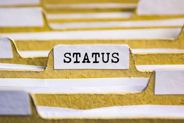 des dossiers avec statuts marqué dessus