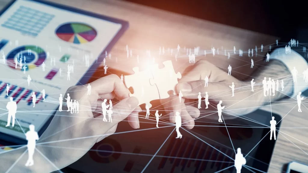 2 mains qui tiennent les pièces d'un Puzzle