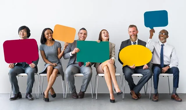 des personnes avec des bulles qui donnent leur avis