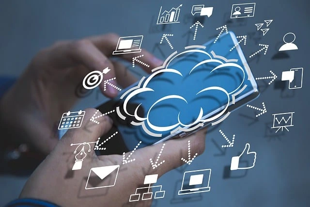 un nuage avec des accès à différents outils internet