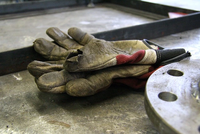 de vieux gants de travail