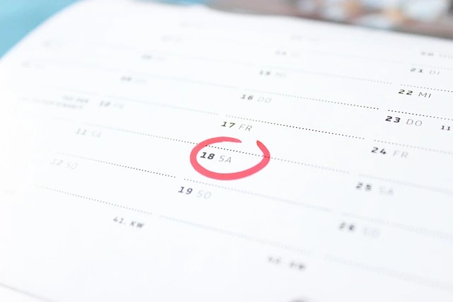 un agenda avec une date entourée