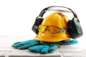 un casque avec un casque anti-bruit