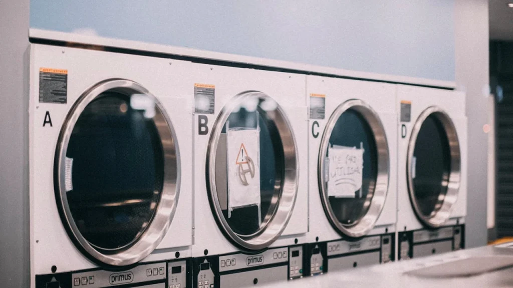 4 machines à laver le linge
