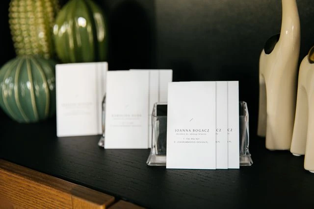 des cartes de visites blanches