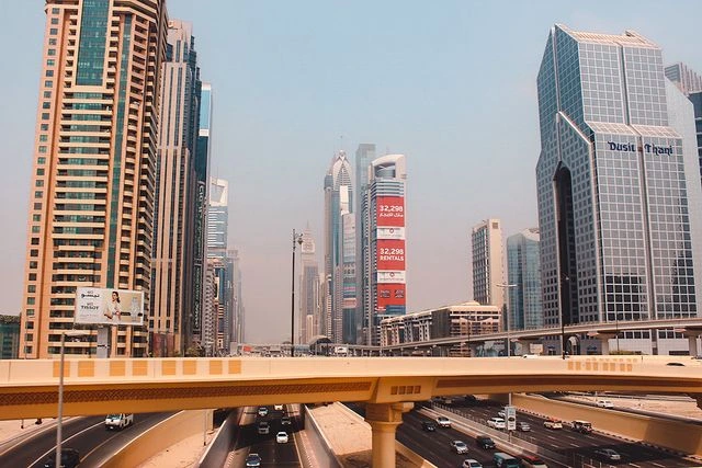 des bâtiments commerciaux à Dubaï