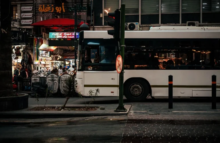 un joli bus blanc